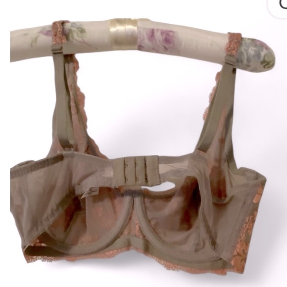 Lace Embroidered Unlined Bra - Picture 11 of 11